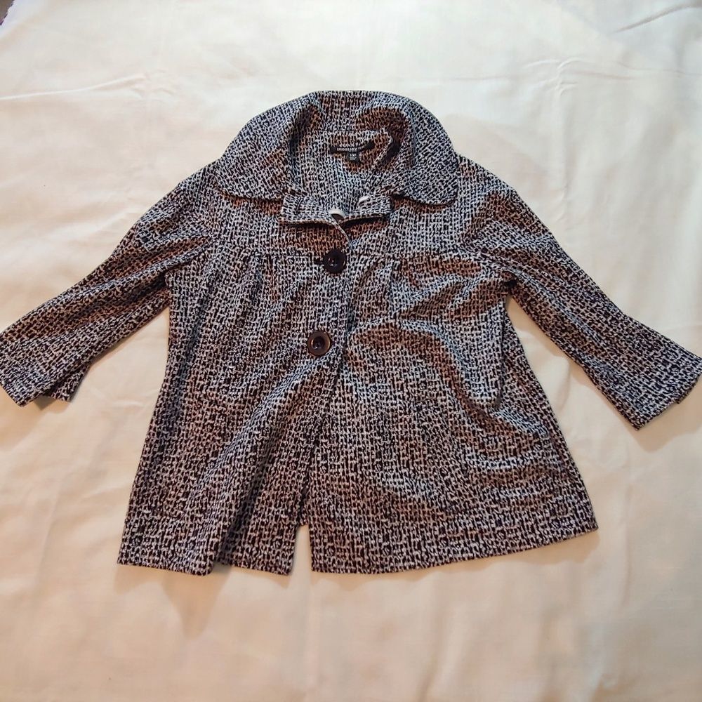 Womens 10 petite Briggs New York coat black white‎